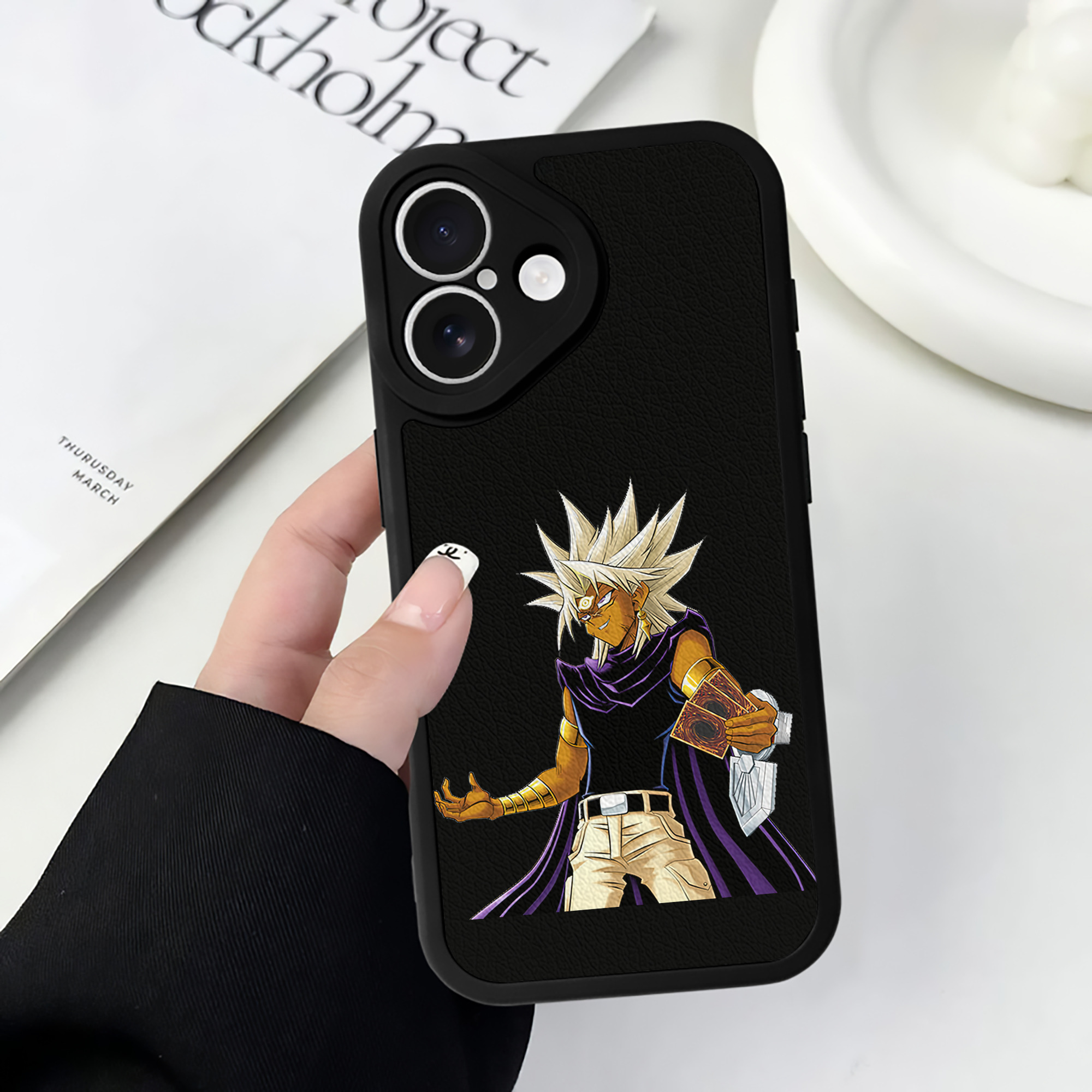 遊☆戯☆王 Yu-Gi-Oh! 【iPhone 16シリーズ対応】シリコンスマホケース（レザー調） 材質：シリコン